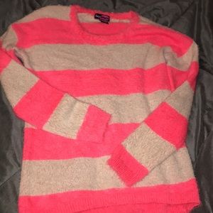 Women’s shirt/sweater size Medium.